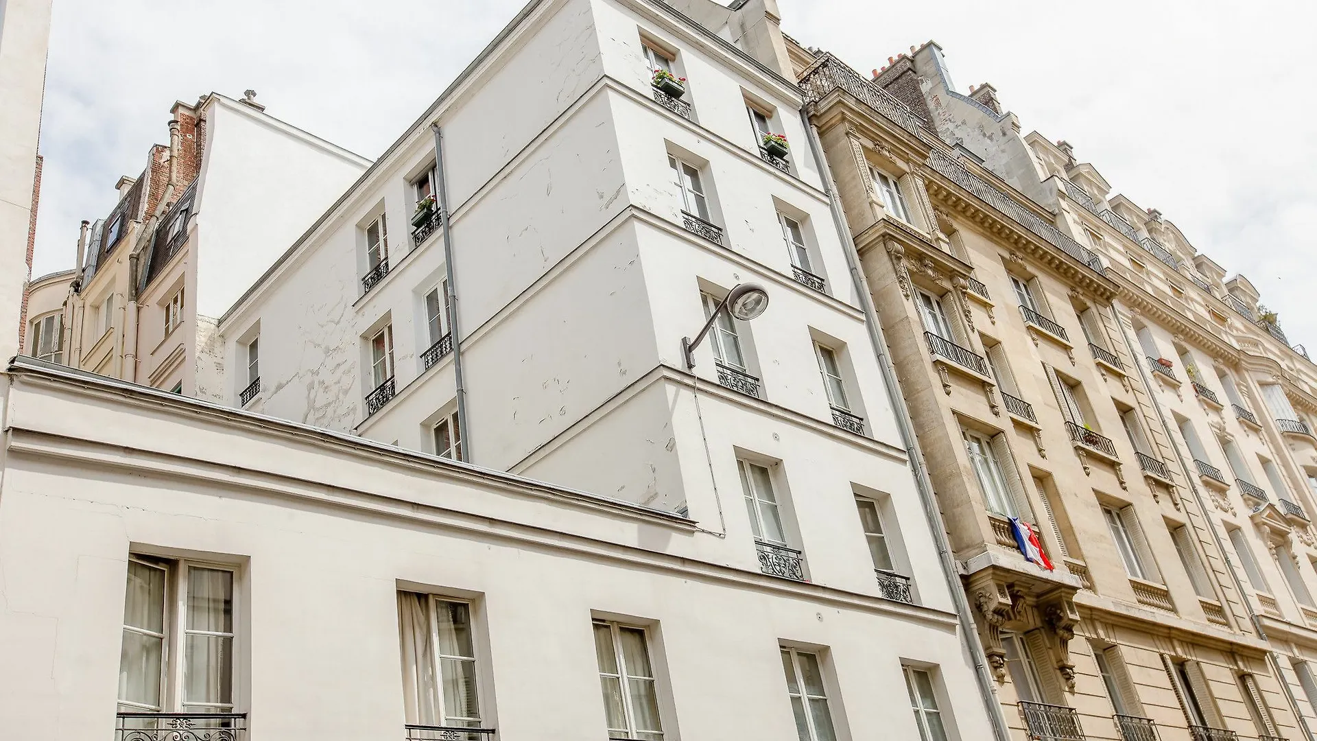Apartment 11 - Design Champs-elysees